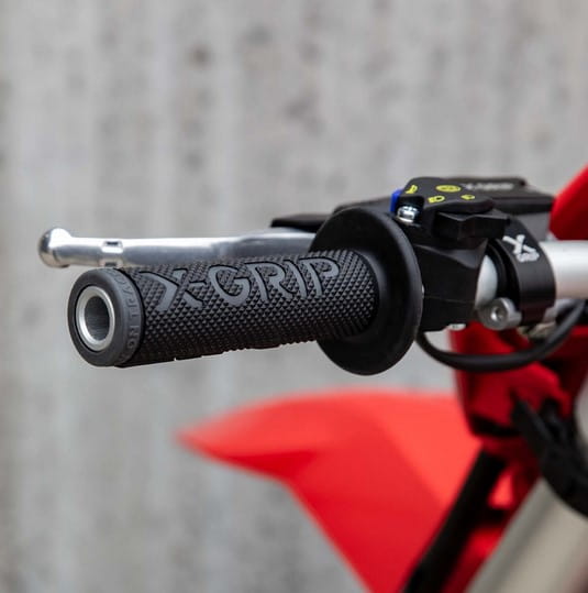 x-grip-manetki-braaaap-grips-lock-on-grip-grey-kol.jpg